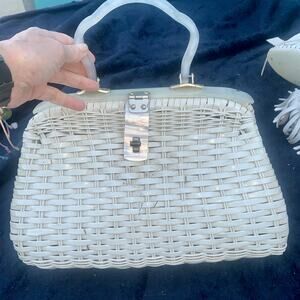VINTAGE 50's/60's WICKER, MOTHER OF PEARL & LUCITE BASKETWEAVE FRAME HANDBAG